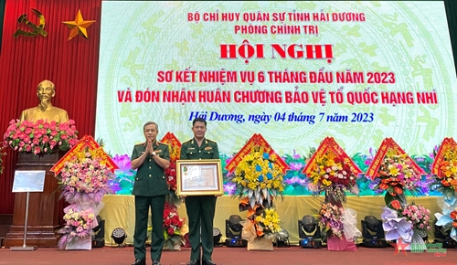 Phòng Chính trị, Bộ CHQS tỉnh Hải Dương đón nhận Huân chương Bảo vệ Tổ quốc hạng Nhì